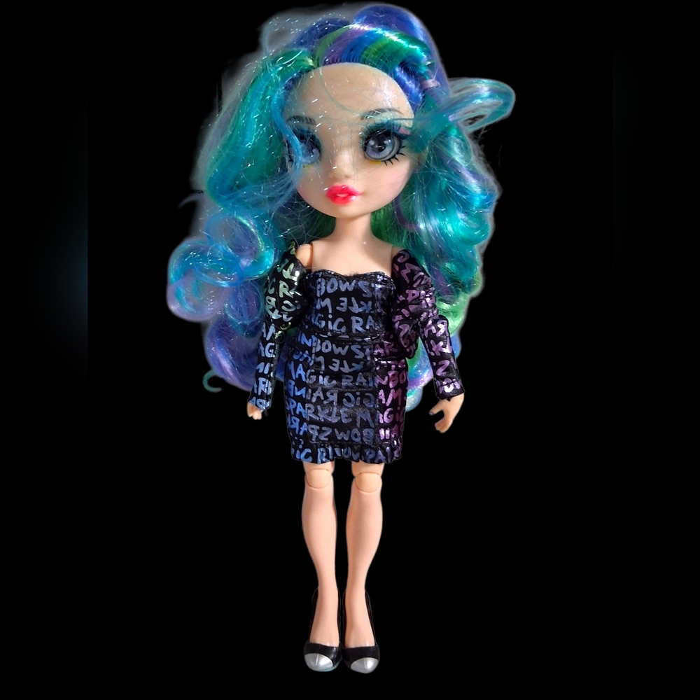 Rainbow High Stylish Doll with Blue and Green Hair New